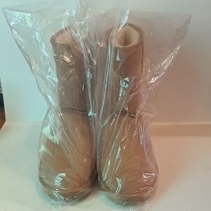 Warm Tan Womens Boots Never Worn.
